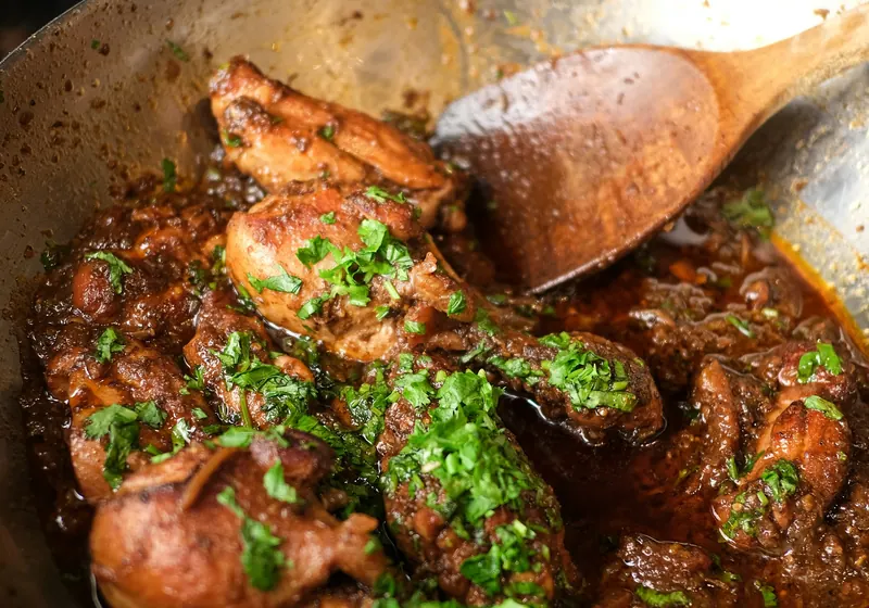 A pan of chicken karahi